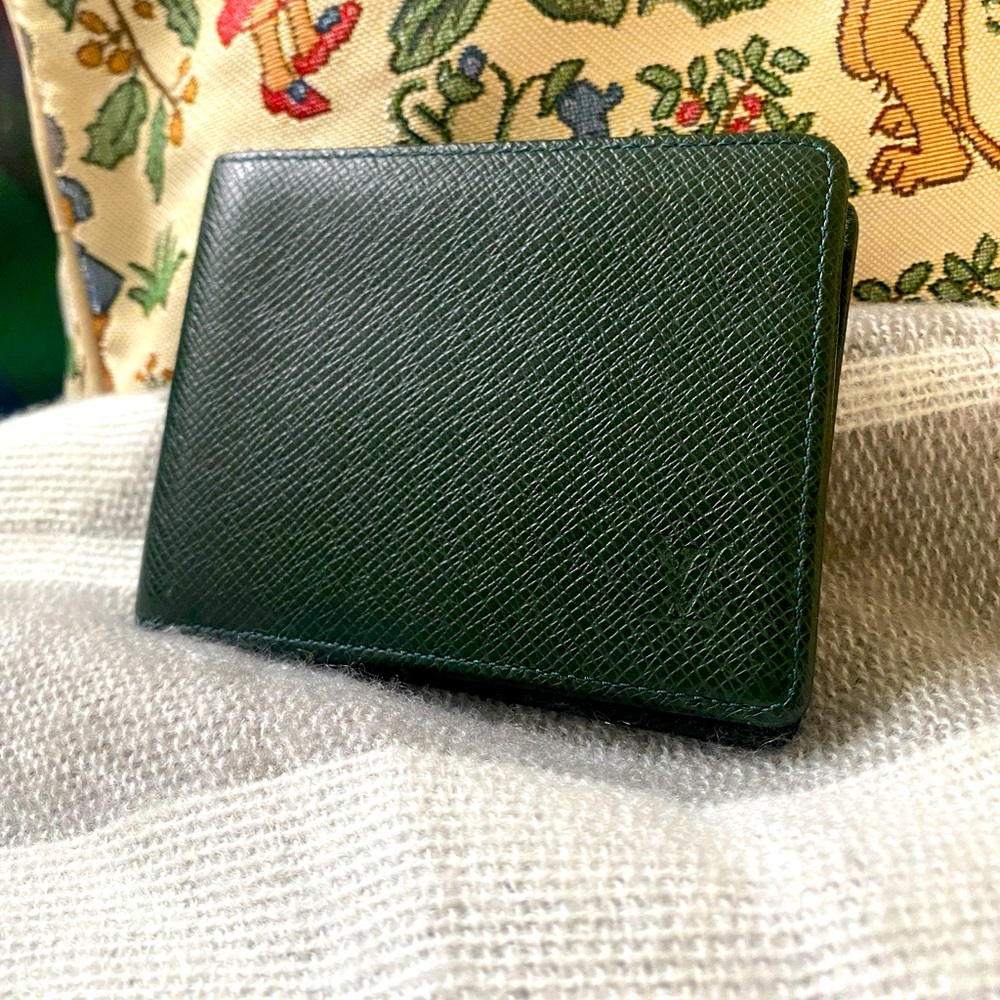 Dark Green Vintage Taiga Bi Fold Wallet